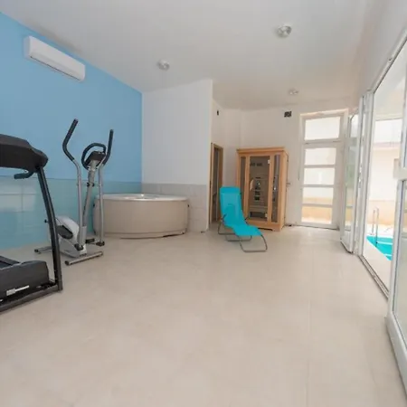 Ema Apartment *