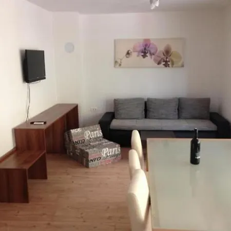 Ema Apartment *